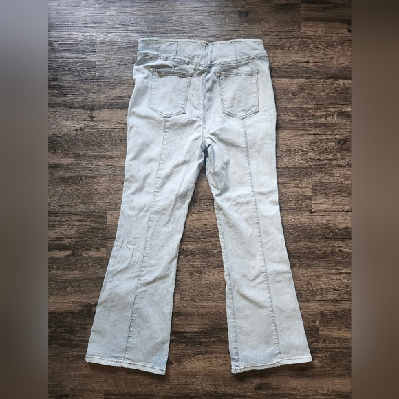 Westbound The High Rise Fit Light Wash Denim Flare Jeans - Picture 2 of 5